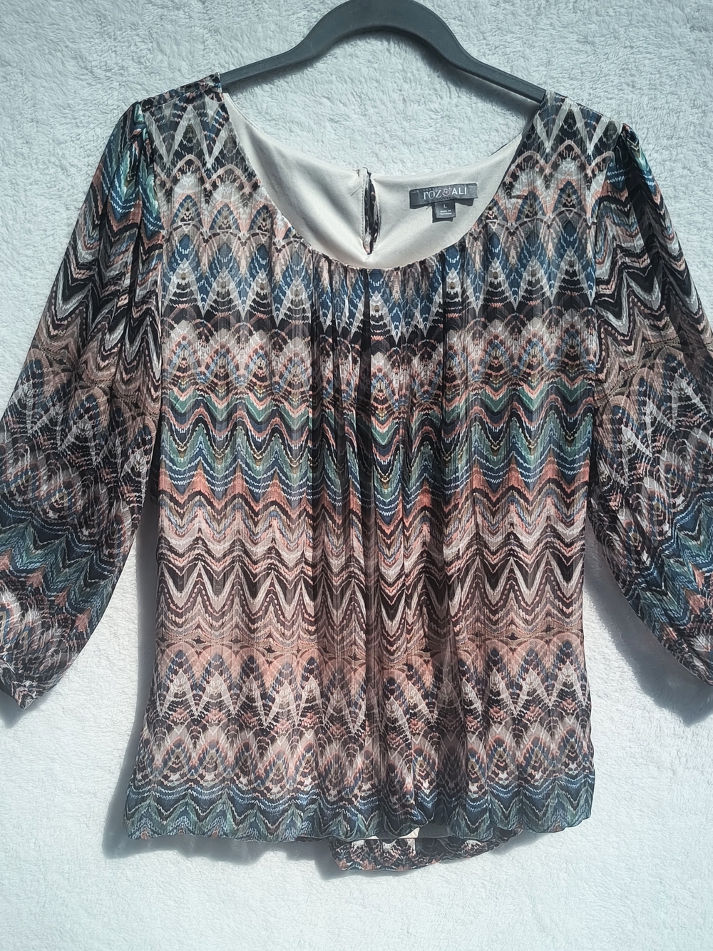 Roz & Ali Multicolor Chevron Peasant Blouse in Blue, Tan & Black Size L. WS 231